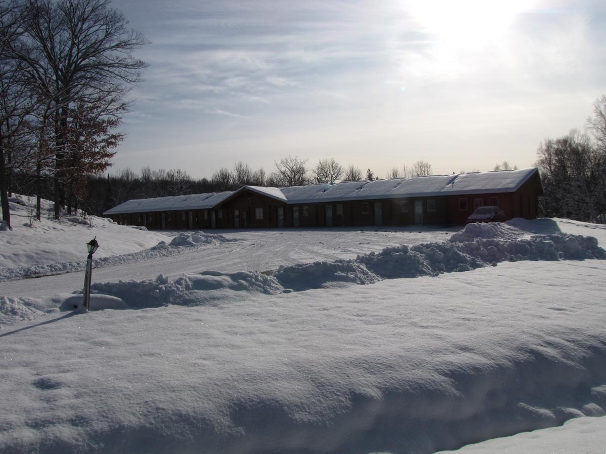 Quiet Bay Inn & Cafe Magnetawan Buitenkant foto